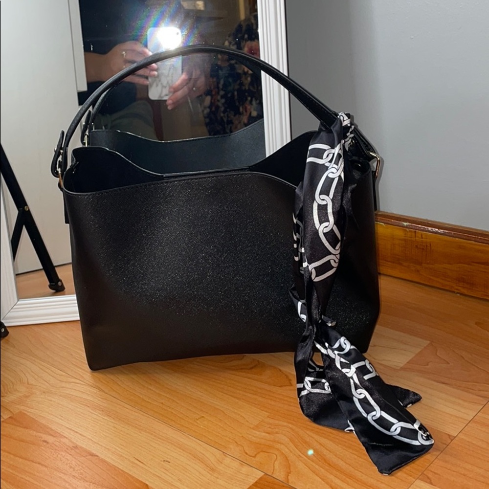 Night out of town mini tote 🥂